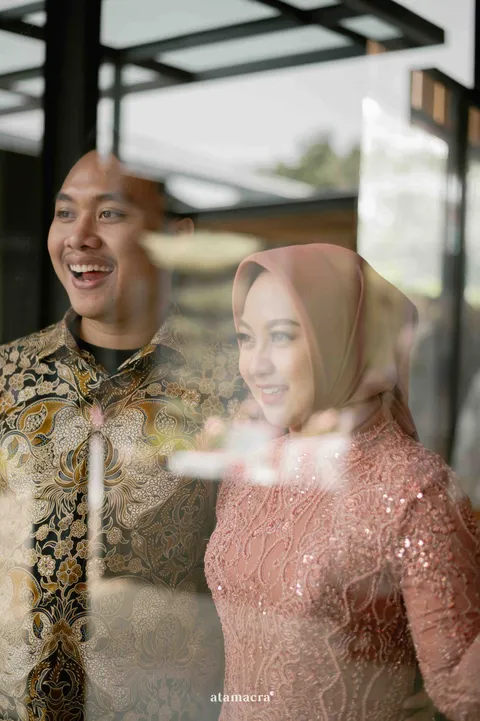 Foto sampul undangan Sofi & Adam