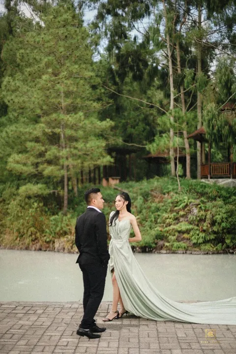 Foto sampul undangan Frilly & Alfa