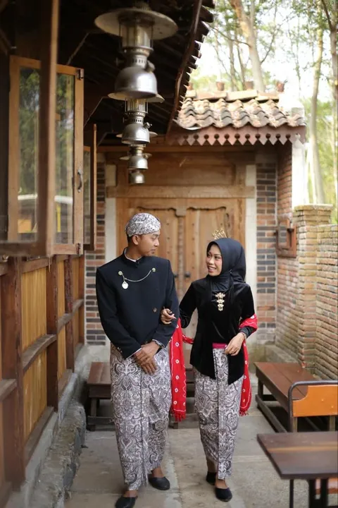 Foto sampul undangan Oktaviani & Tri