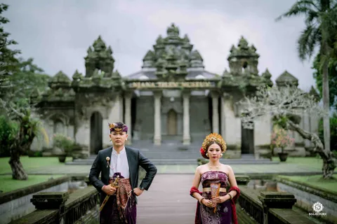 Foto sampul undangan Titin & Anom