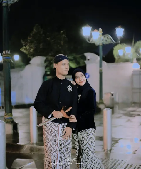 Foto sampul undangan Laras & Reynaldi