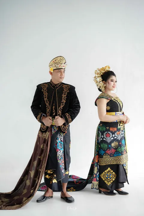 Foto sampul undangan Taufik & Mella