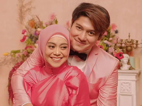 Foto sampul undangan Taofik Hidayat & Anisa Afrilya Ningsih