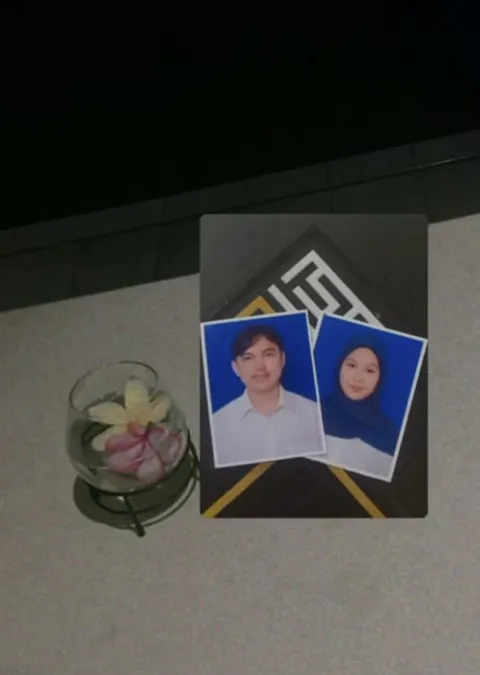 Foto sampul undangan Mona & Ari