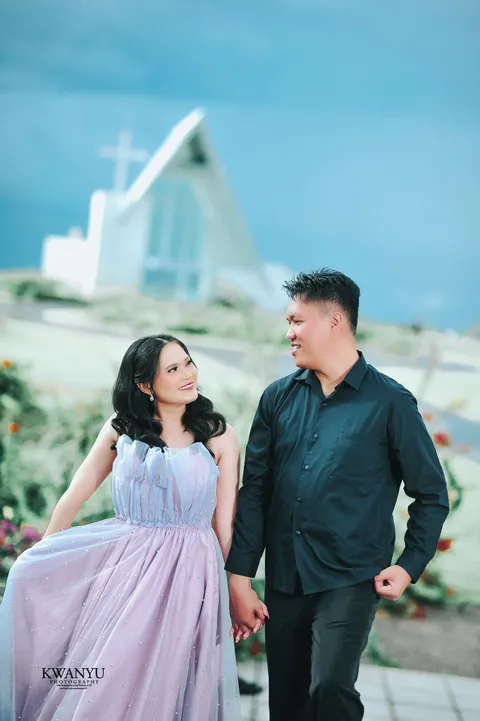 Foto sampul undangan Prully & Fian