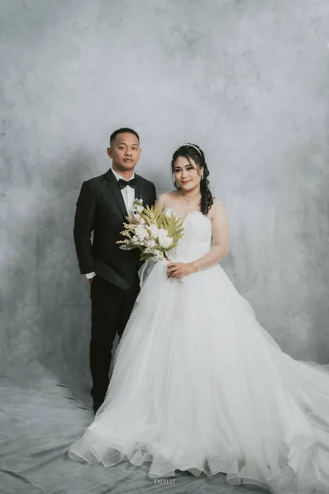 Foto sampul undangan Yuni & Nugie
