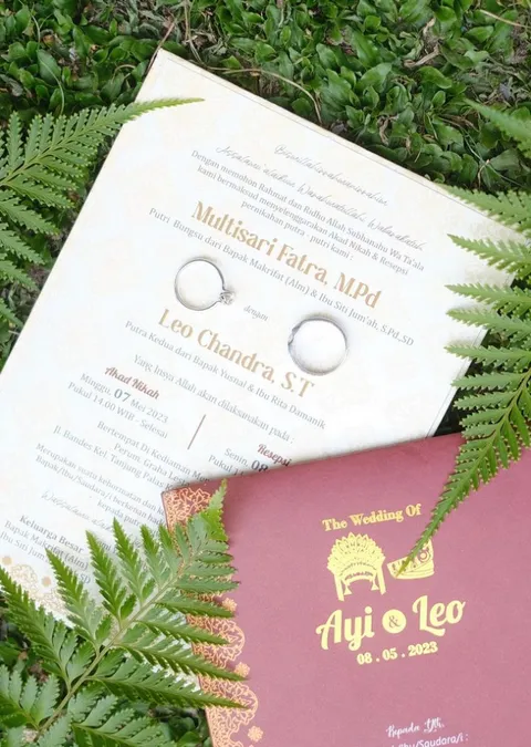 Foto sampul undangan Sari & Leo