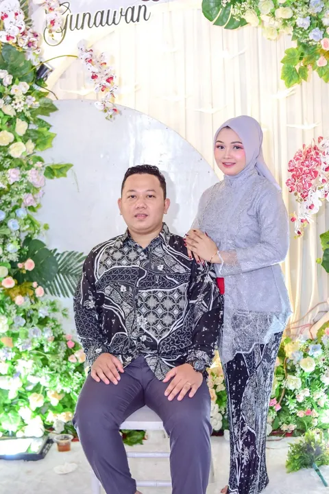 Foto sampul undangan Via & Dhimas