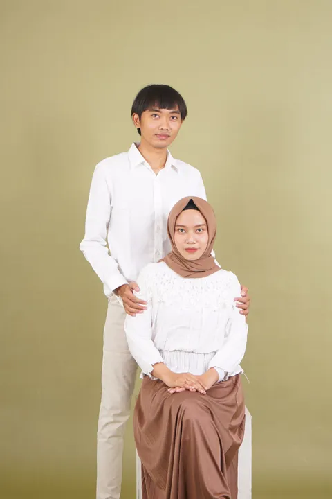 Foto sampul undangan Faozi & Laras