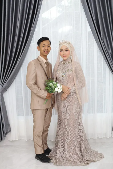 Foto sampul undangan Wahid & Fivi