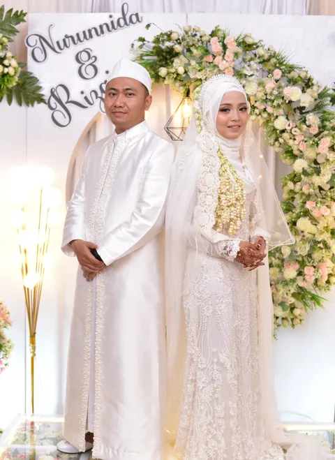 Foto sampul undangan Rizqi-Nurunnida