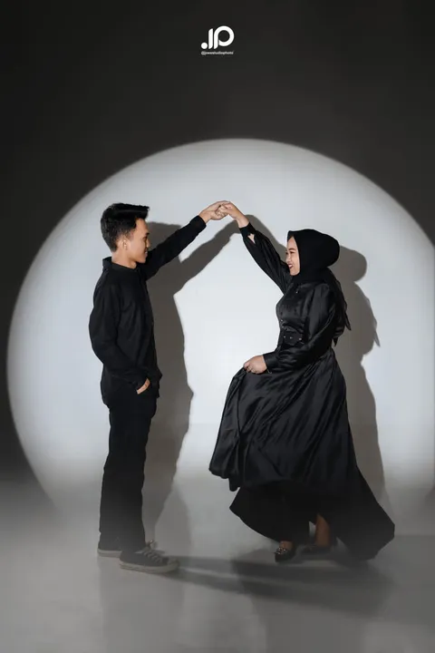 Foto sampul undangan Hendra & Dini