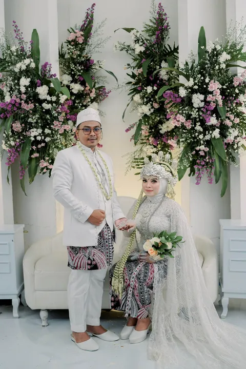 Foto sampul undangan Desi Eka Damayanti & Achmad Helmi