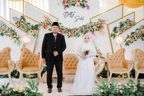 Foto sampul undangan Betty & Sodik