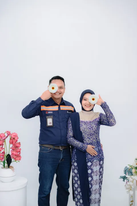 Foto sampul undangan Oji & Mira