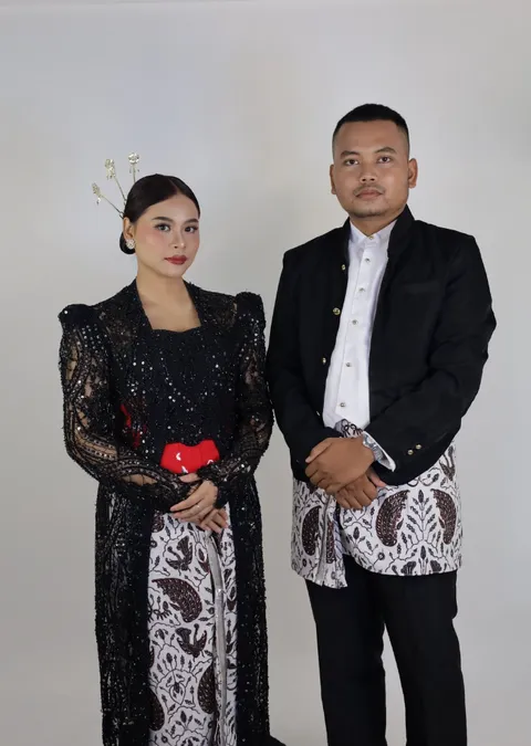 Foto sampul undangan Nadia & Fadil