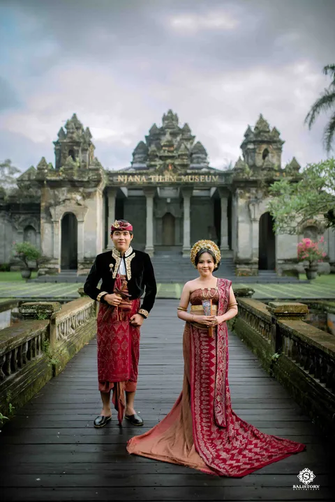 Foto sampul undangan Desak & Dwi