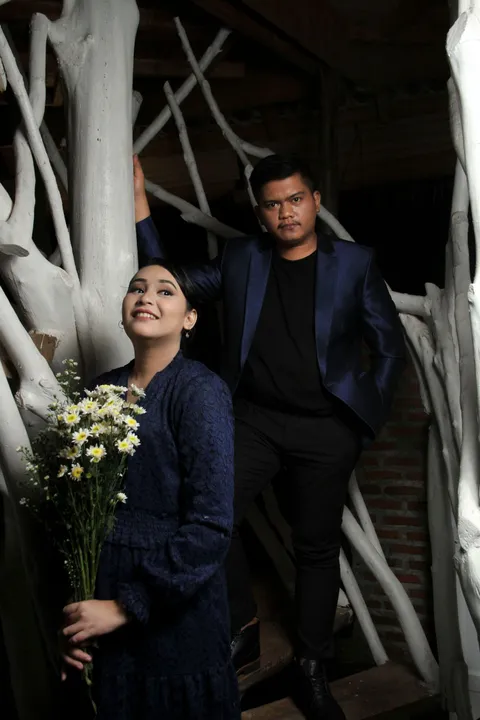 Foto sampul undangan Oka & Moses