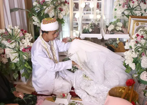 Foto sampul undangan Rifa’Ie & Rahmah