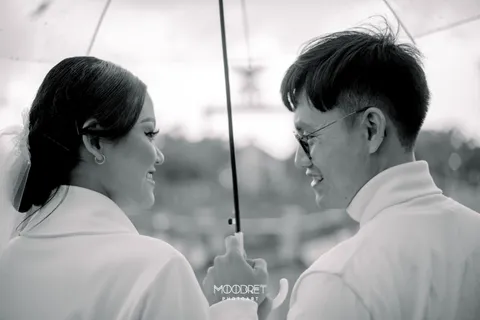 Foto sampul undangan Moodret & Photoart