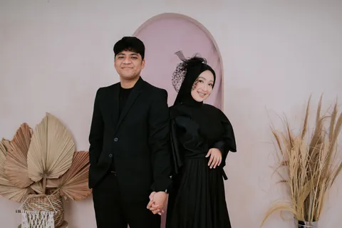 Foto sampul undangan Dini & Mahendra
