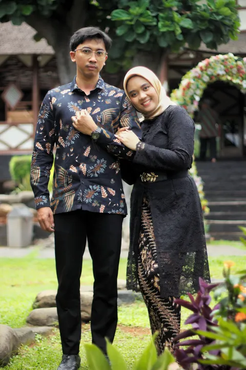 Foto sampul undangan Desty & Wibi