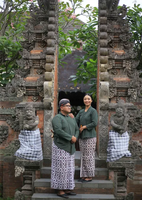 Foto sampul undangan Juana & Osa