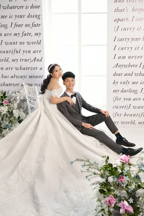 Foto sampul undangan Caroline & Tommy