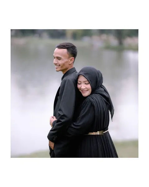 Foto sampul undangan Mae & Kabir