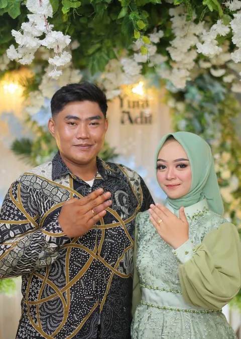 Foto sampul undangan Adit & Yuni