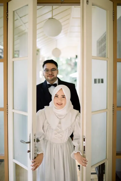 Foto sampul undangan Desy & Hendry