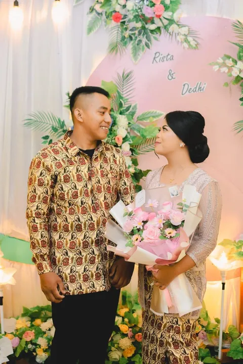 Foto sampul undangan Dedhi & Rista