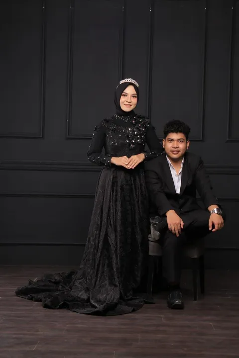 Foto sampul undangan Emilia Kristiana & Mardoni
