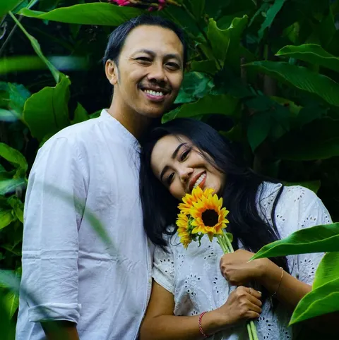Foto sampul undangan Sari & Hadhi