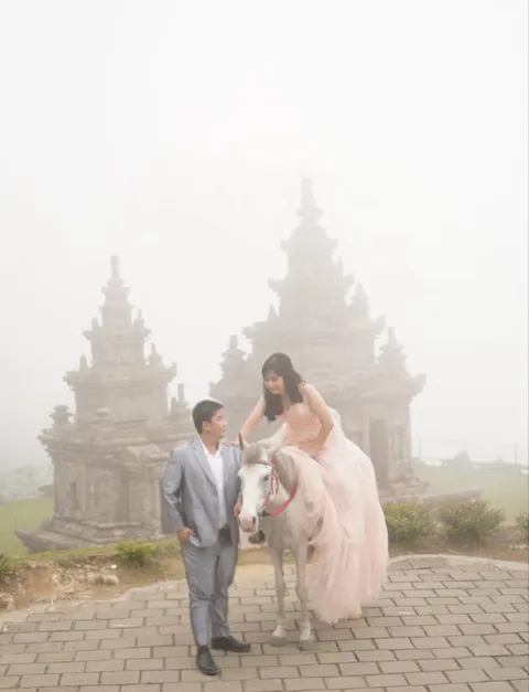Foto sampul undangan Hans Nugroho & Tan Iie Tanang