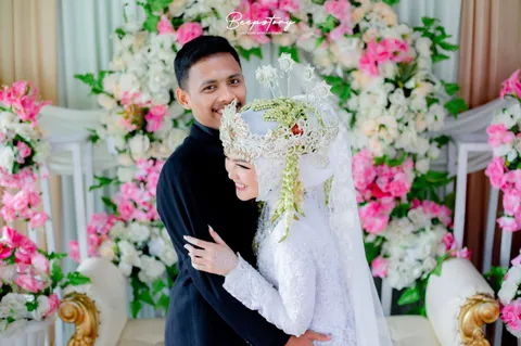 Foto sampul undangan Wedding & Moment