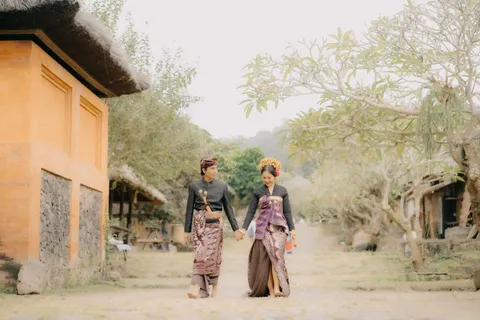 Foto sampul undangan Tri Jayanti & Frendy Prahardita