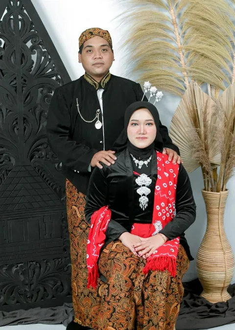 Foto sampul undangan Atul & Wahyu