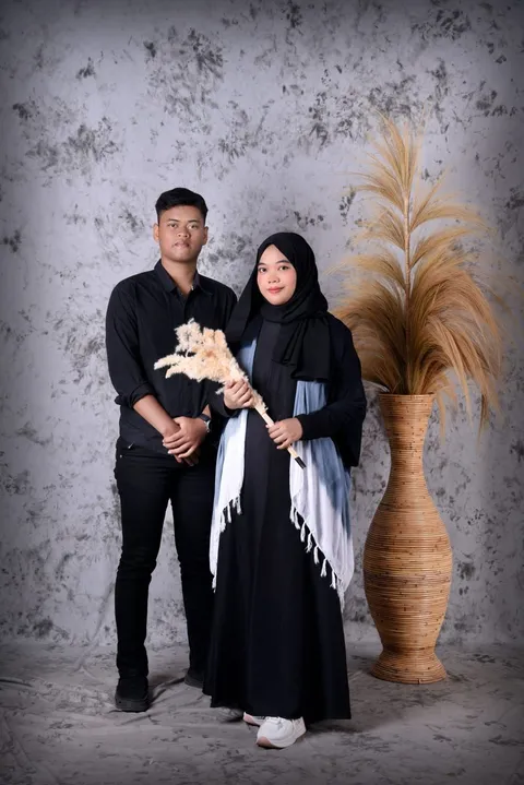 Foto sampul undangan Intan Sari Wening & Nanang Sumarna
