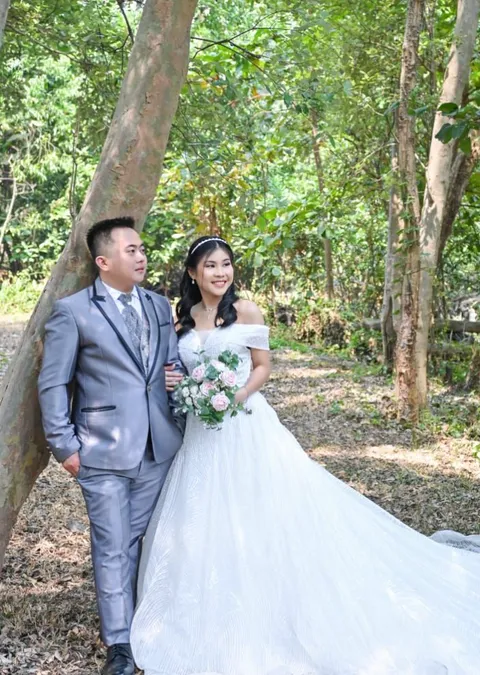 Foto sampul undangan Liau Mung Nyiuk & Fam Roky