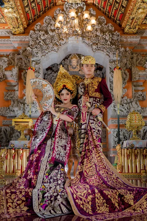 Foto sampul undangan Catur Asmari & Oka Mahawira