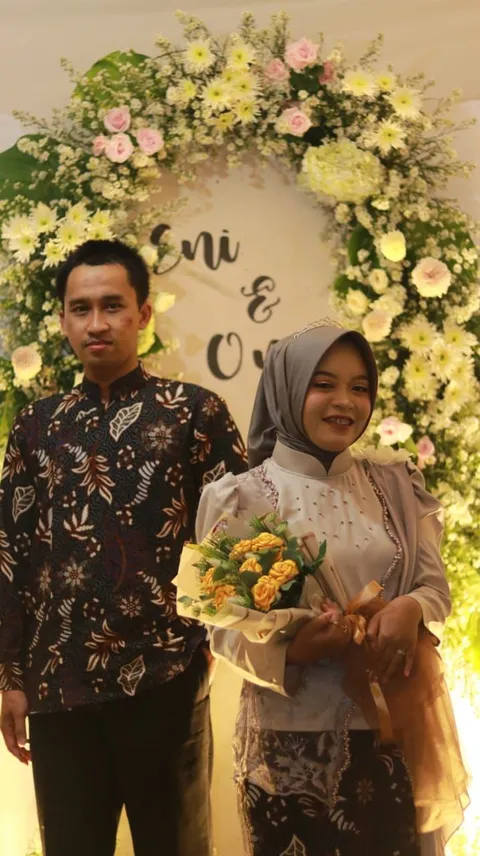 Foto sampul undangan Oni & Eni