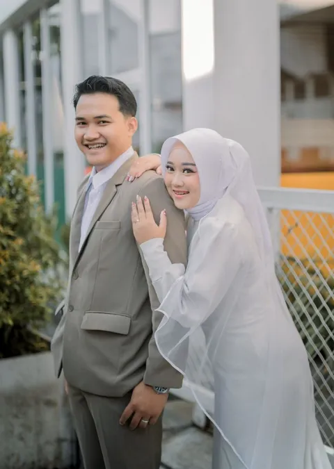Foto sampul undangan Adam & Linda
