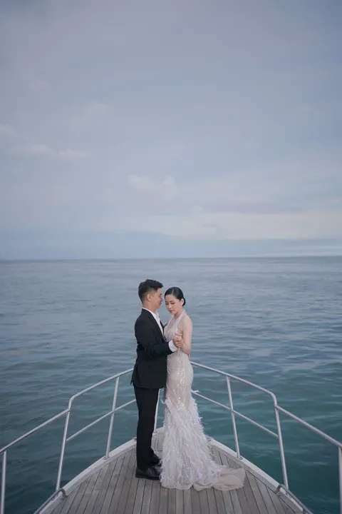 Foto sampul undangan Desi & Wendi