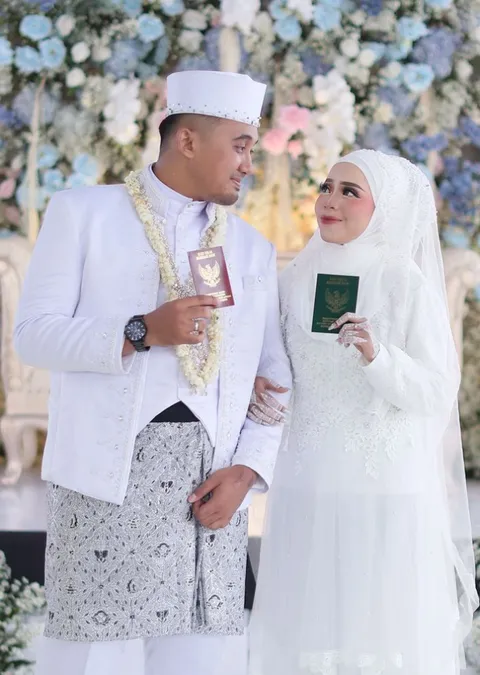 Foto sampul undangan Imas & Tommy
