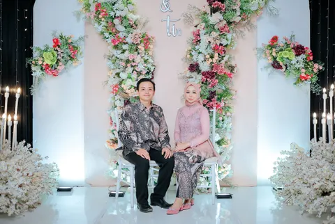 Foto sampul undangan Tio & Zhella