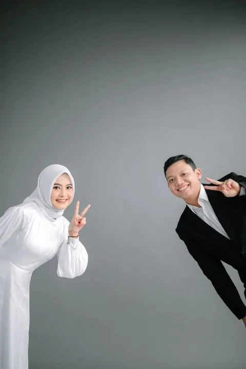 Foto sampul undangan Kina & Faris
