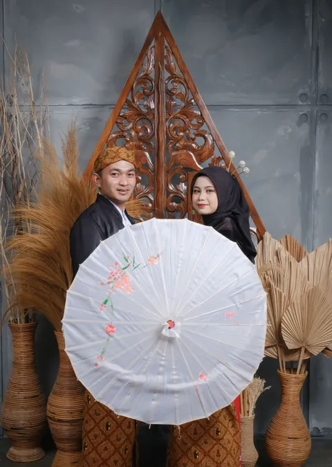 Foto sampul undangan Monz & Nervi