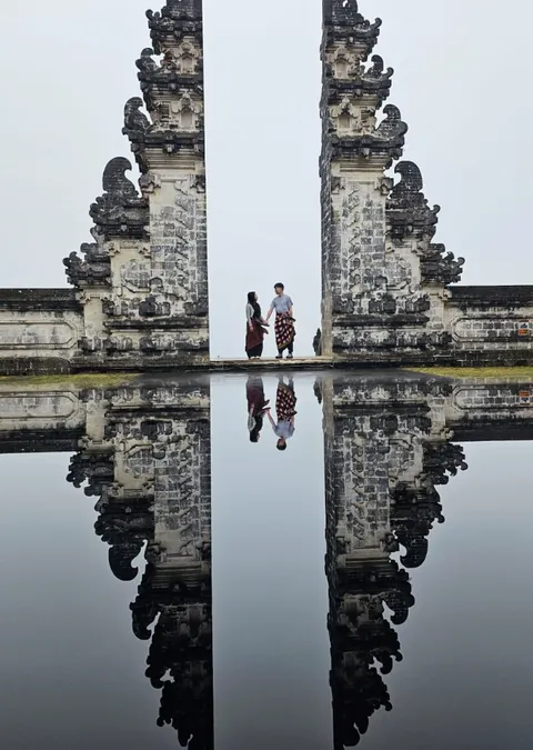 Foto sampul undangan Ina & Paul
