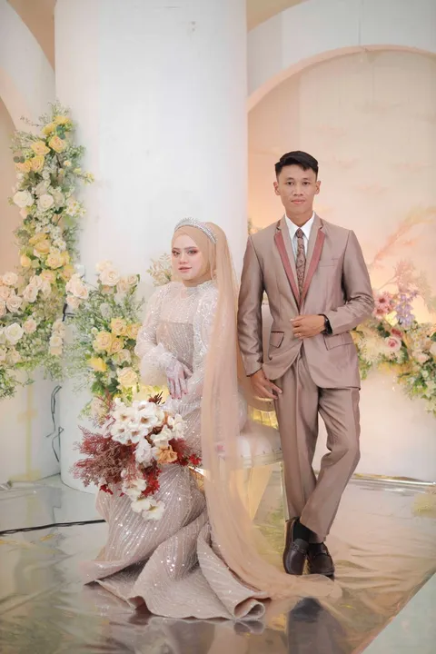 Foto sampul undangan Risa & Adwi